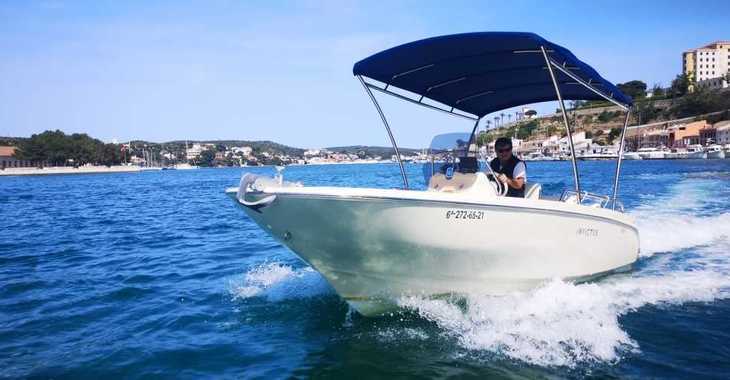 Rent a motorboat in Port Mahon - Invictus 190 FX