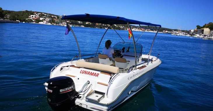 Rent a motorboat in Port Mahon - Cap-Ferret 650 Open