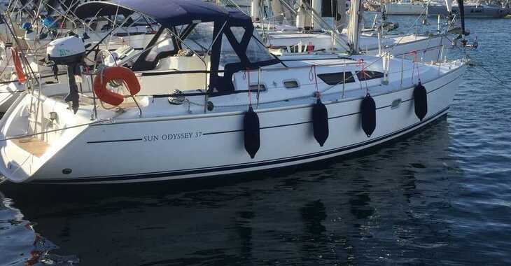 Rent a sailboat in Alimos Marina - Sun Odyssey 37