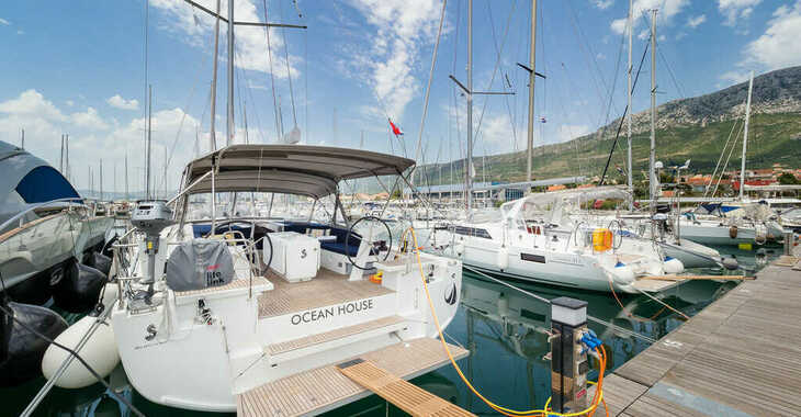 Chartern Sie segelboot in Marina Kastela - Oceanis 51.1 