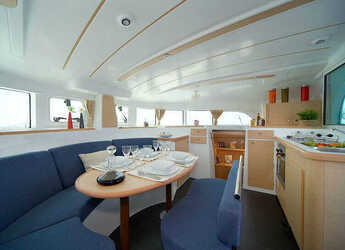 Chartern Sie katamaran in Paros Marina - Lagoon 380