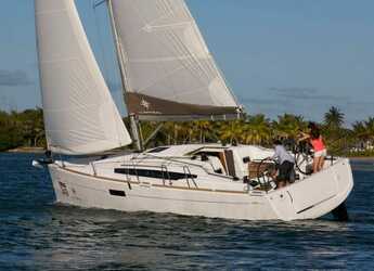 Rent a sailboat in Portocolom - Sun Odyssey 349