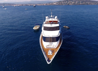 Rent a yacht in Port Olimpic de Barcelona - MotorBoat