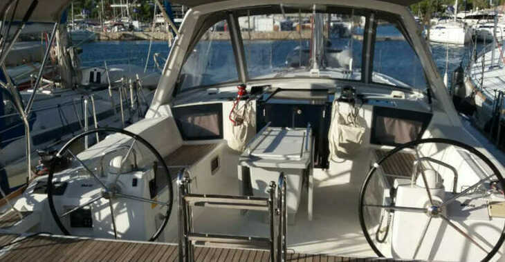 Rent a sailboat in Alimos Marina - Oceanis 45