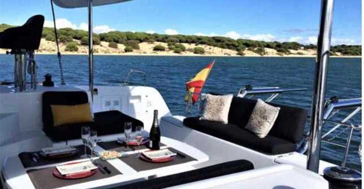 Rent a catamaran in Club Naútico de Sant Antoni de Pormany - Lagoon 40