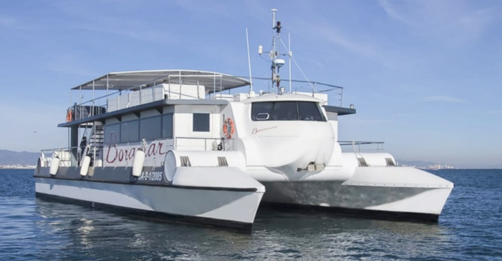 Rent a power catamaran  in Marina Real Juan Carlos I - Boaramar