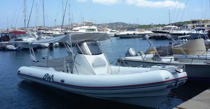 Rent a dinghy in La Maddalena (Cala Gavetta) - BWA 28