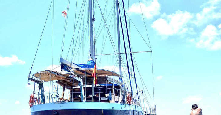 Rent a schooner in Port Forum - GOLETA 24M