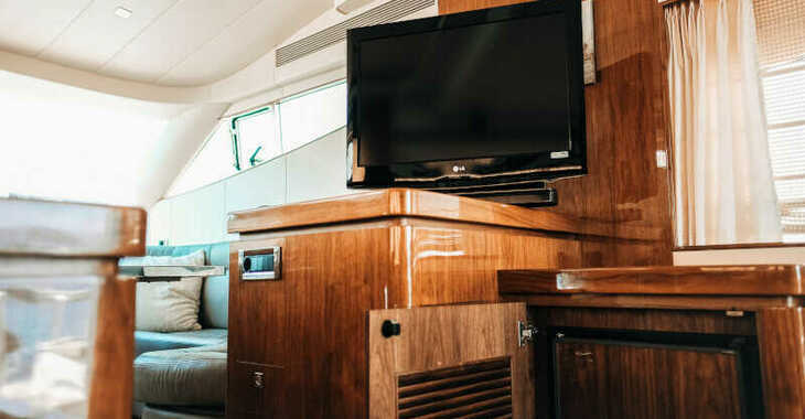 Chartern Sie yacht in Marina Baotić - Elegance 60 Fly