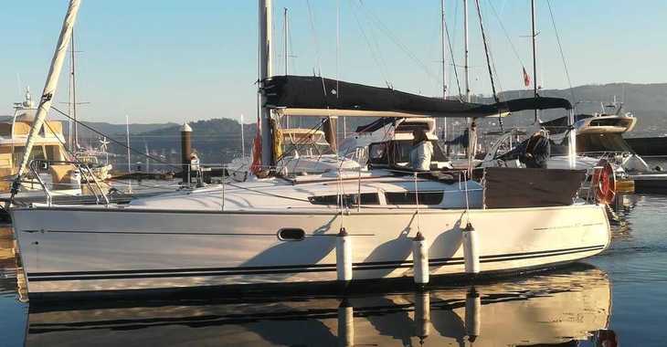 Rent a sailboat in Vigo  - Sun Odissey 32i