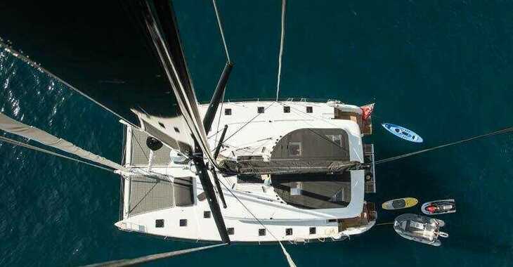 Rent a catamaran in Marina d'Arechi - Lagoon 620 Essence