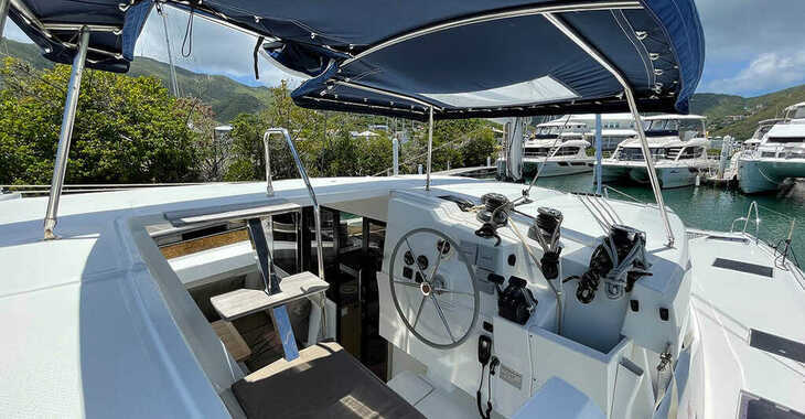Rent a catamaran in ACI Marina Dubrovnik - Fountaine Pajot Lucia 40