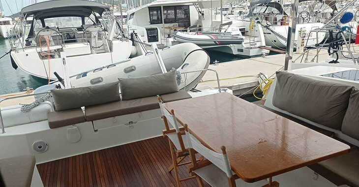 Rent a catamaran in Marina Baotić - Fountaine Pajot Lucia 40