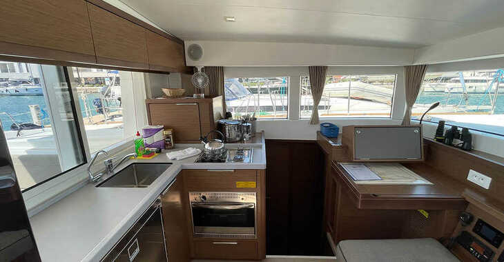 Rent a catamaran in Naviera Balear - Lagoon 40 - 4 + 2 cab 