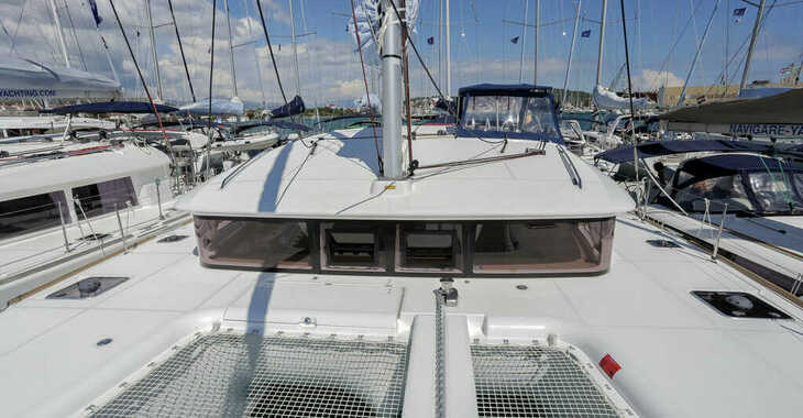Rent a catamaran in Marina Baotić - Lagoon 400 S2 - 3 + 2 cab.