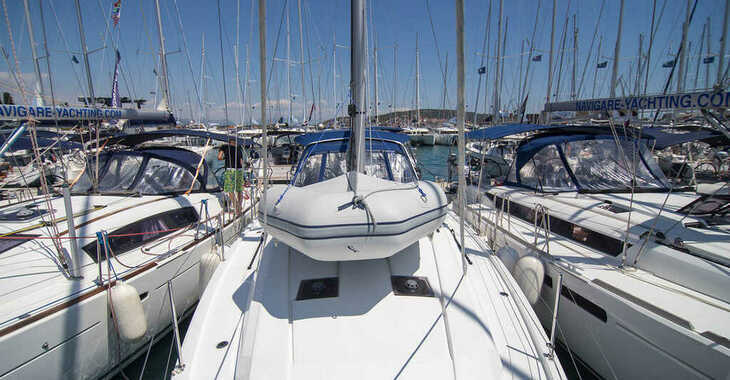 Rent a sailboat in Marina Baotić - Oceanis 41.1