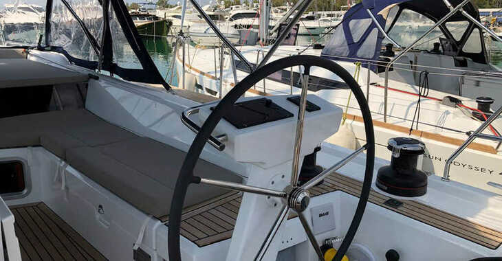 Chartern Sie segelboot in Agios Kosmas Marina - Oceanis 51.1 - 5 + 1 cab.