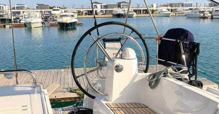 Chartern Sie segelboot in Agios Kosmas Marina - Sun Odyssey 519 - 5 cab.