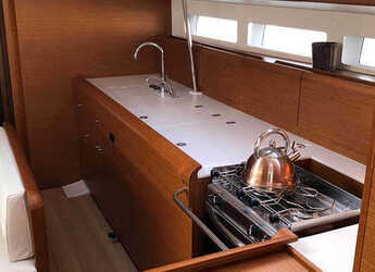 Chartern Sie segelboot in Agios Kosmas Marina - Sun Odyssey 519 - 5 cab.