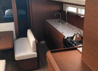 Chartern Sie segelboot in Agios Kosmas Marina - Sun Odyssey 519 - 5 cab.