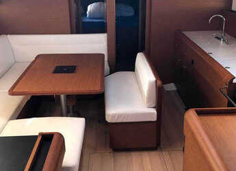 Chartern Sie segelboot in Agios Kosmas Marina - Sun Odyssey 519 - 5 cab.