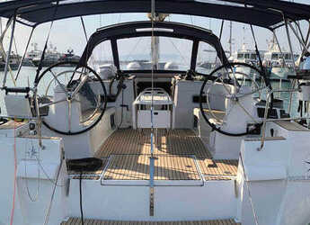 Chartern Sie segelboot in Agios Kosmas Marina - Sun Odyssey 519 - 5 cab.