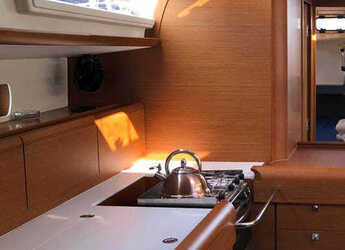 Chartern Sie segelboot in Agios Kosmas Marina - Sun Odyssey 519 - 5 cab.