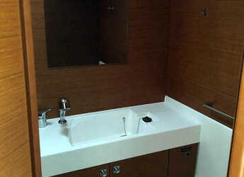 Chartern Sie segelboot in Agios Kosmas Marina - Sun Odyssey 519 - 5 cab.