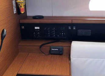 Chartern Sie segelboot in Agios Kosmas Marina - Sun Odyssey 519 - 5 cab.