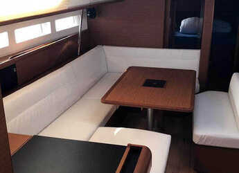 Chartern Sie segelboot in Agios Kosmas Marina - Sun Odyssey 519 - 5 cab.