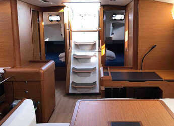 Chartern Sie segelboot in Agios Kosmas Marina - Sun Odyssey 519 - 5 cab.