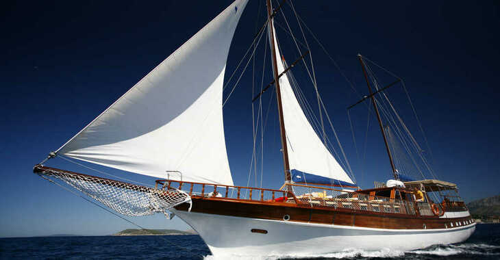 Rent a schooner in Marina Split (ACI Marina) - Gulet Linda