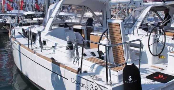 Rent a sailboat in Port Mahon - Beneteau Oceanis 38