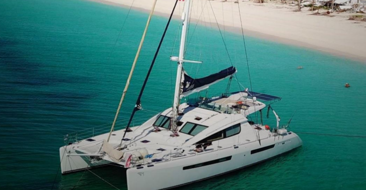 Rent a catamaran in Muelle de la lonja - Privilege 615