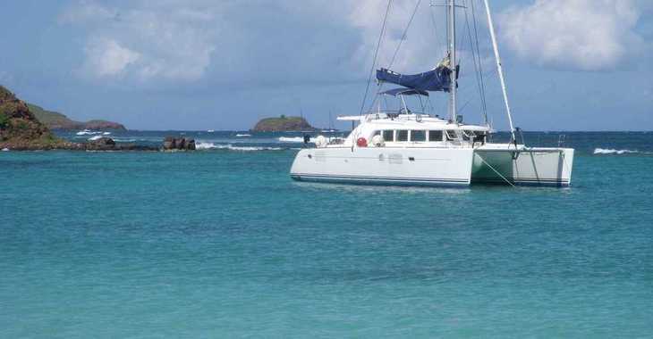 Rent a catamaran in Belize city - Lagoon 44