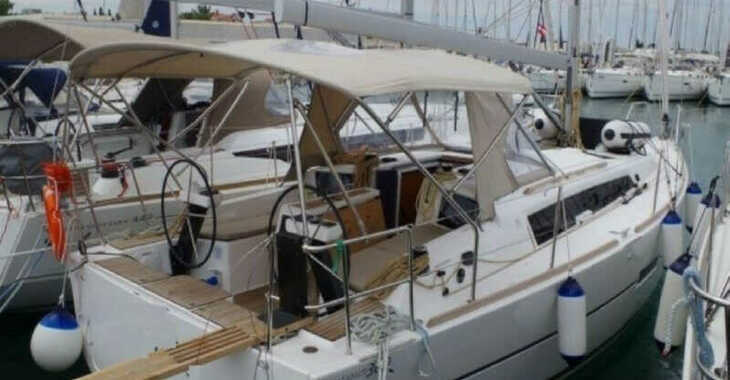 Rent a sailboat in Club Naútico de Sant Antoni de Pormany - Dufour 360 Grand Large