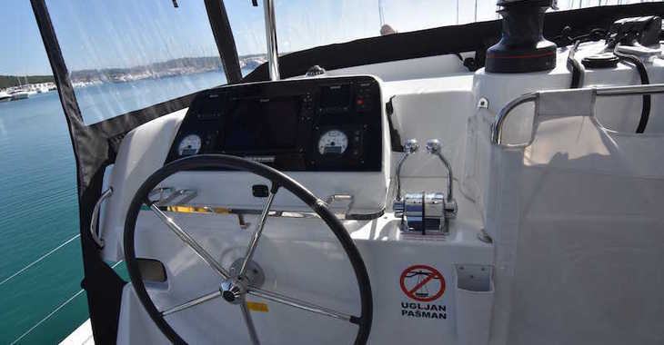 Rent a catamaran in Punat Marina - Lagoon 42