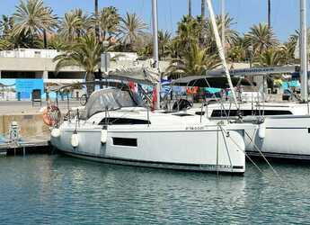 Rent a sailboat in Port Olimpic de Barcelona - Oceanis 30.1