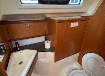Rent a sailboat in Jezera ACI Marina - Bavaria Cruiser 34
