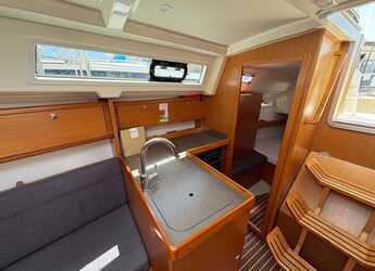Rent a sailboat in Jezera ACI Marina - Bavaria Cruiser 34