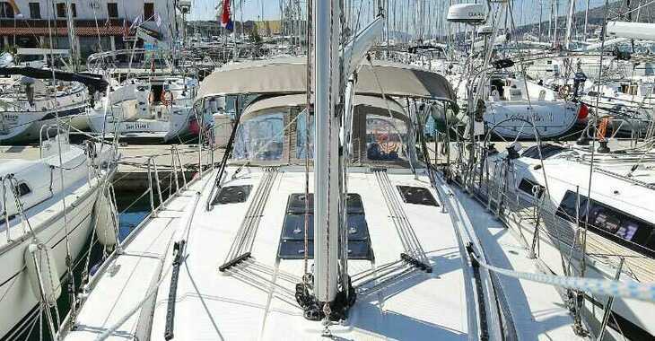 Rent a sailboat in Veruda - Bavaria Cruiser 37 - 3 cab.