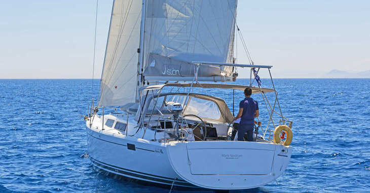 Rent a sailboat in Volos - Hanse 385
