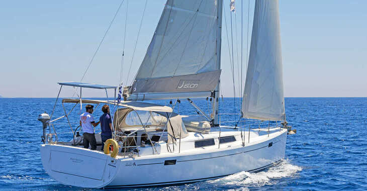 Rent a sailboat in Volos - Hanse 385