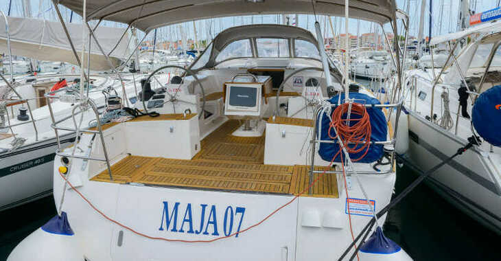 Chartern Sie segelboot in Marine Pirovac - Elan 514 Impression 