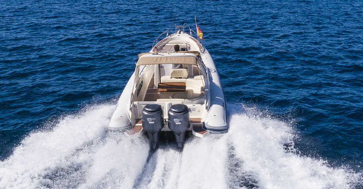 Rent a dinghy in Club de Mar - LOMAC1000IN