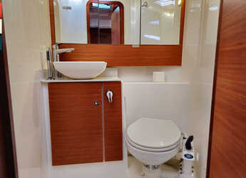 Rent a sailboat in Marina Frapa - Dufour 430 Grand Large