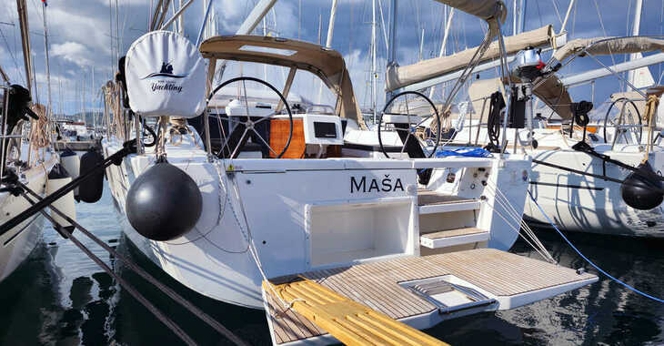 Rent a sailboat in Marina Frapa - Dufour 390 Grand Large