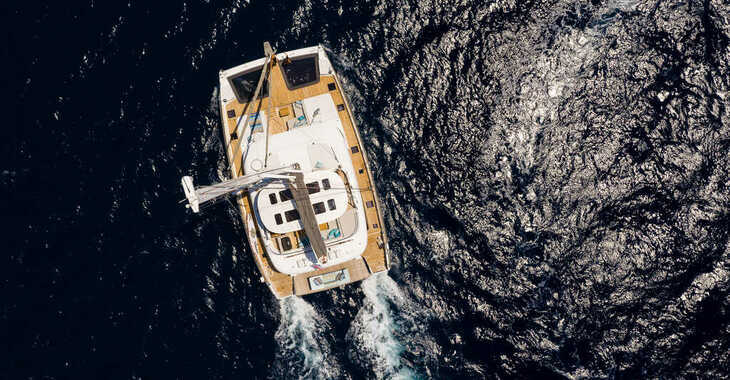 Alquilar catamarán en Marina Kastela - Sunreef 60