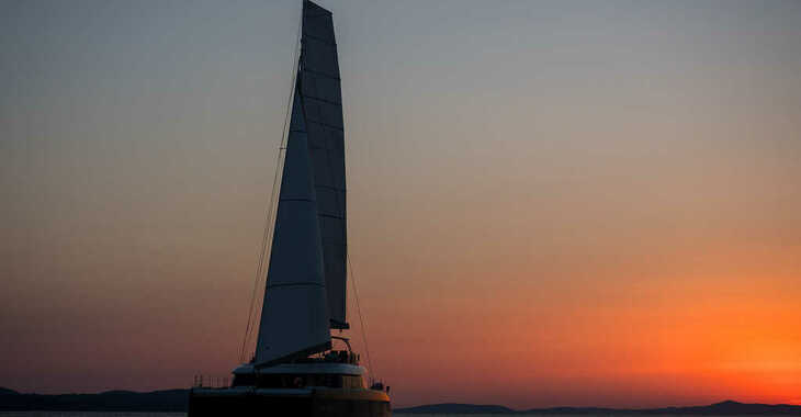 Alquilar catamarán en Marina Kastela - Sunreef 60