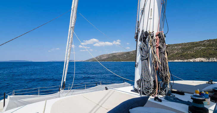 Alquilar catamarán en Marina Kastela - Sunreef 50
